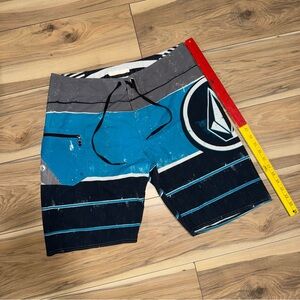 Men’s sz 34 Volcom 4 Way Stretch water trunks swimwear unlined board shorts obo